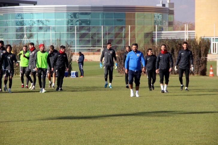 Bülent Uygun: "Ligde kalmak istiyorsak bu galibiyetlere ihtiyacımız var" G1