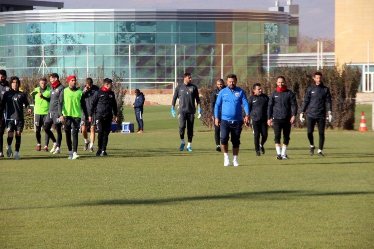 B&uuml;lent Uygun: "Ligde kalmak istiyorsak bu galibiyetlere ihtiyacımız var"