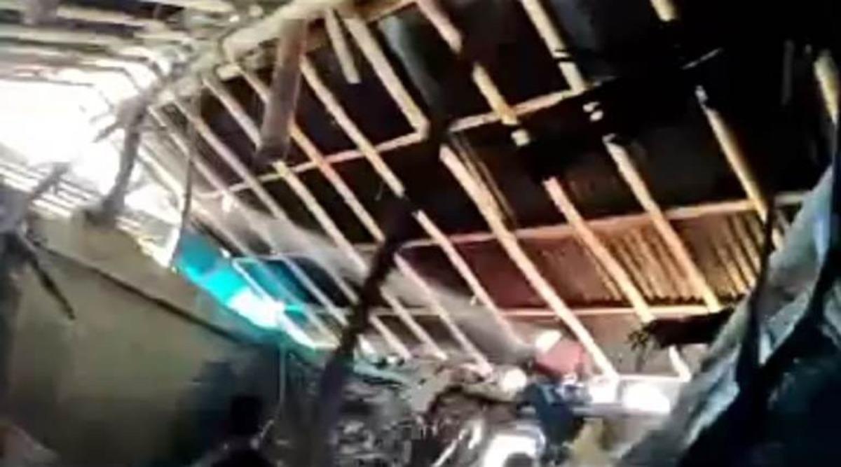Van&rsquo;da &ccedil;&ouml;ken ahırın altında kalan 22 k&uuml;&ccedil;&uuml;kbaş hayvan kurtarıldı