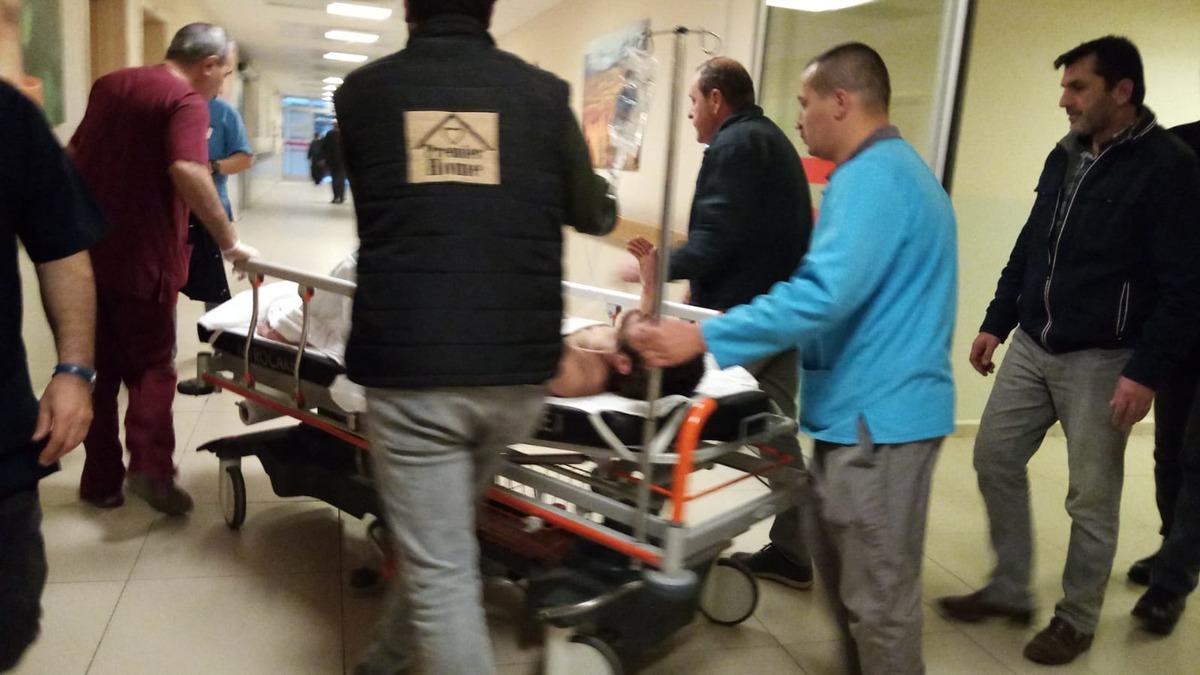 Her şey bir anda oldu! Eli ve y&uuml;z&uuml; yandı