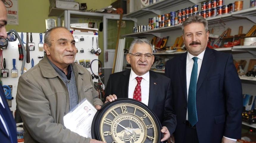 Başkan Palancıoğlu İldem Esnafını Gezdi, Ruhsat Verdi