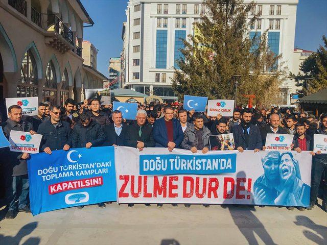 Çin'in Doğu Türkistan politikaları Van ve Hakkari'de protesto edildi