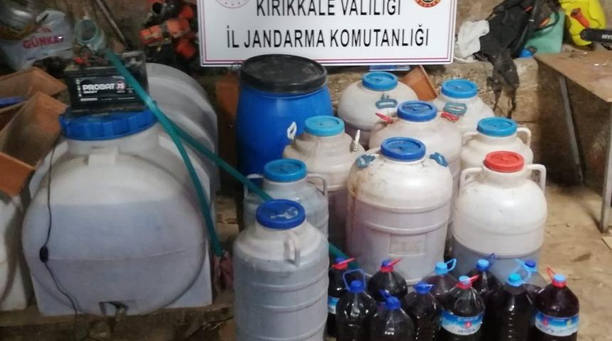 Yılbaşında piyasaya s&uuml;r&uuml;lecekti: 2 ton sahte şarap ele ge&ccedil;irildi