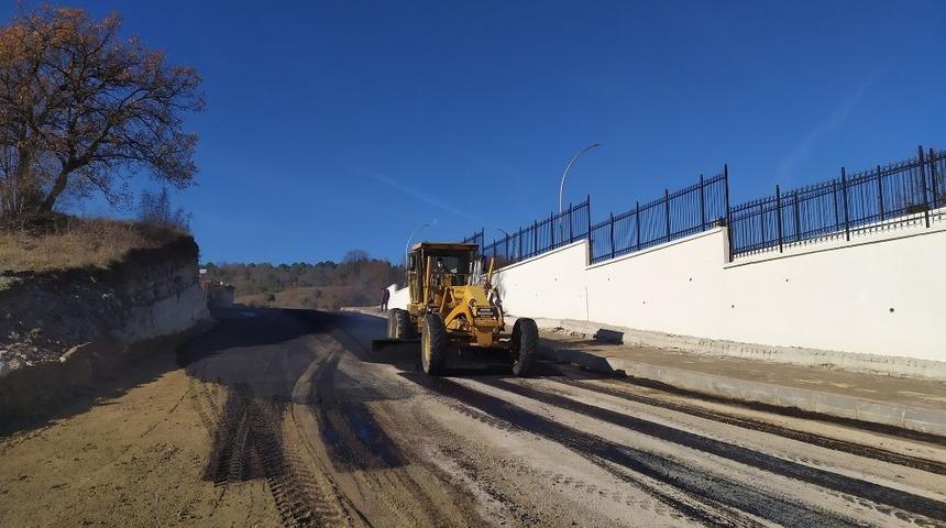 Sıcak asfalt yapılıyor