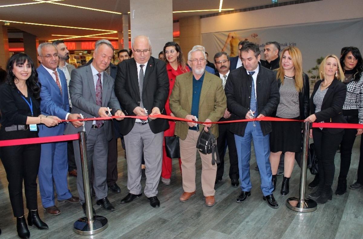 Hatay&rsquo;da h&uuml;k&uuml;ml&uuml; ve tutukluların yaptığı resim ve el işleri sergilendi
