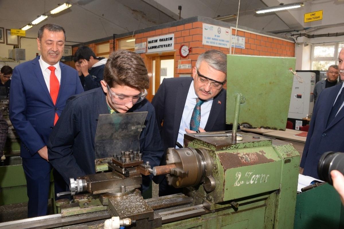 Vali Yazıcı, Susurluk&rsquo;ta &ouml;ğrencilerle buluştu