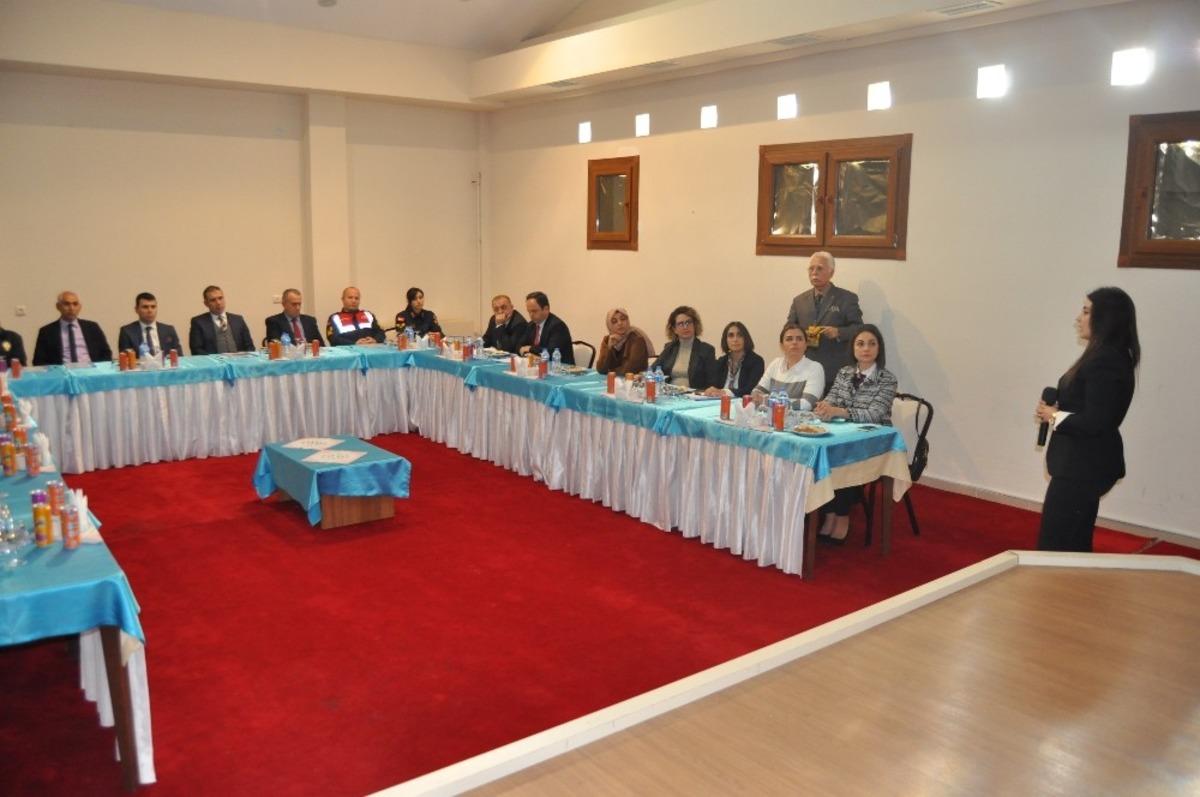 Kadına y&ouml;nelik şiddet konuşuldu