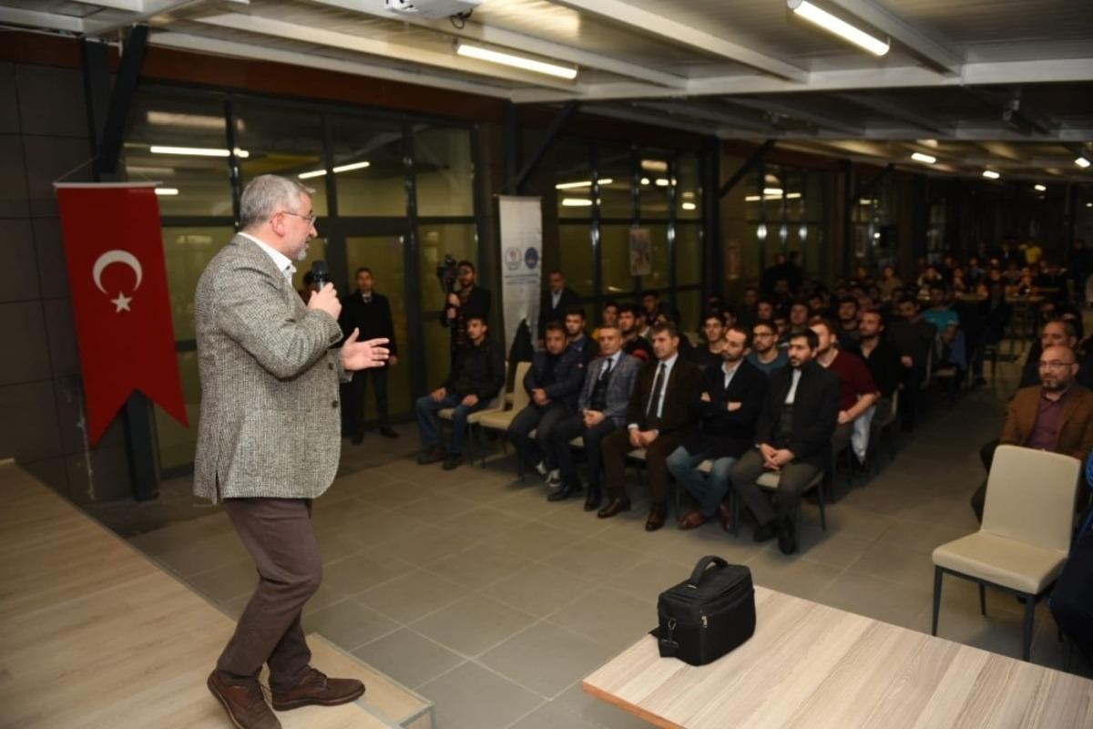 Başkan Aşgın, &ouml;ğrencilerle bir araya geldi