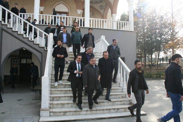 İlahiyat Fakültesi vefat eden öğretmen ve öğrencilerini andı G1