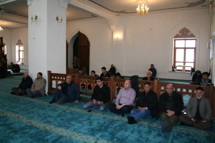 İlahiyat Fakültesi vefat eden öğretmen ve öğrencilerini andı G4