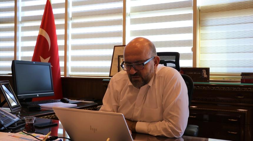 MAK&Uuml; Rekt&ouml;r&uuml; Korkmaz, AA'nın "Yılın Fotoğrafları" oylamasına katıldı