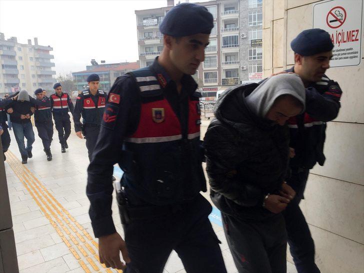 Balıkesir'de "baskı ve tehdit" iddiasıyla gözaltına alınan 4 zanlı tutuklandı G4