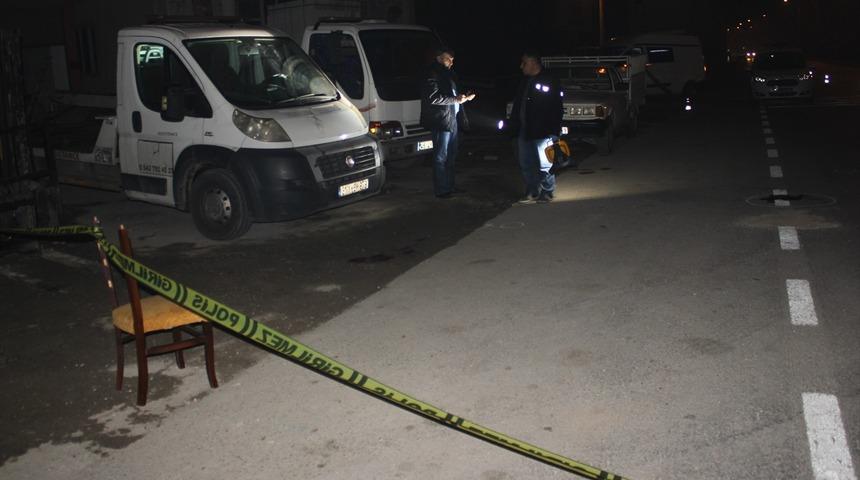 Oğullarından birini öldürdüğü ikisini yaraladığı iddiasıyla gözaltına alındı