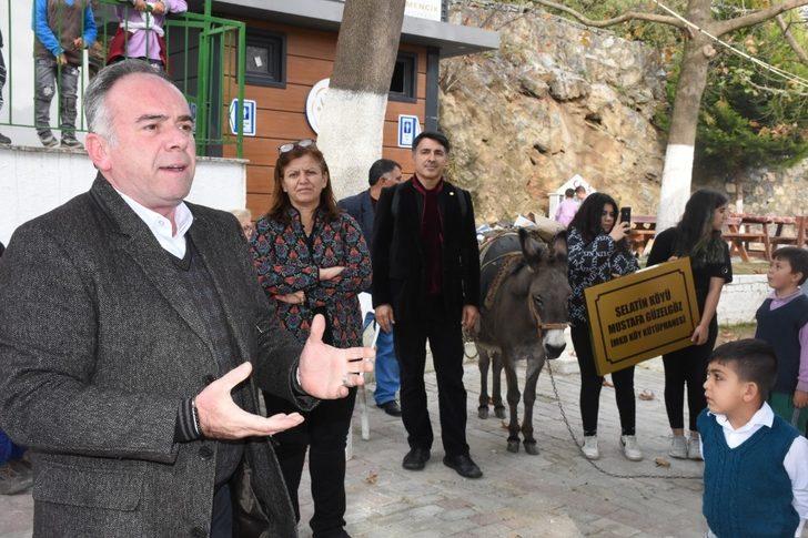 Kitaplar kütüphaneye eşekle getirildi G4