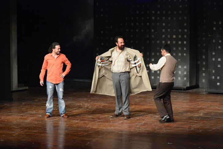 Konya Devlet Tiyatrosu Malatya'da "Kasetçi" oyununu sahneledi G1