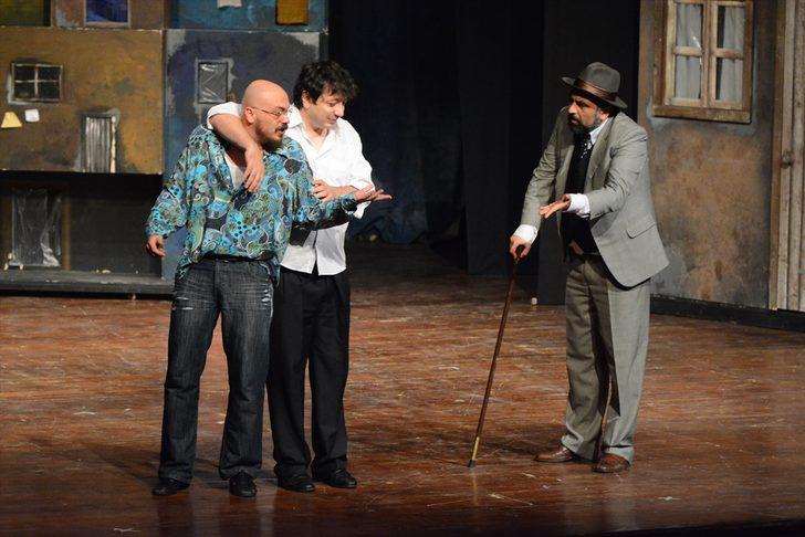 Konya Devlet Tiyatrosu Malatya'da "Kasetçi" oyununu sahneledi G4