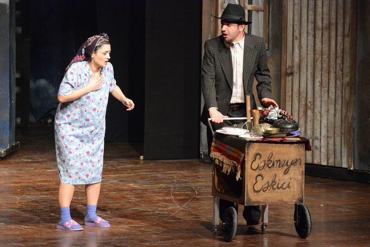 Konya Devlet Tiyatrosu Malatya'da "Kasetçi" oyununu sahneledi G5