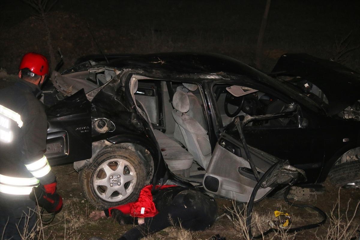 Konya'da otomobil şarampole devrildi: 1 &ouml;l&uuml;, 2 yaralı