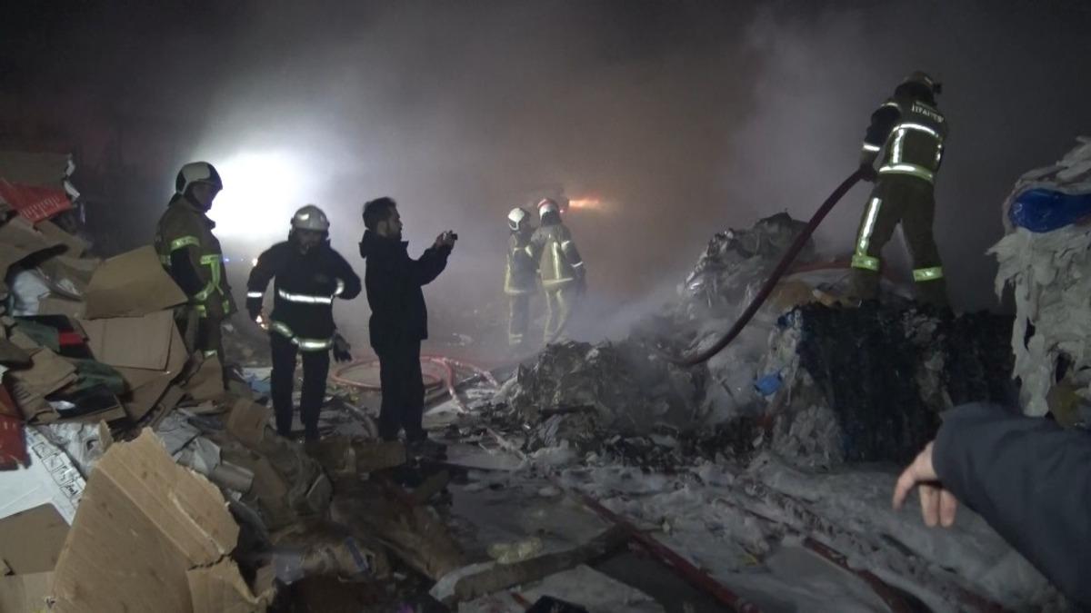 Bursa'da kağıt fabrikasında yangın! 10 kişi &ouml;l&uuml;mden d&ouml;nd&uuml;