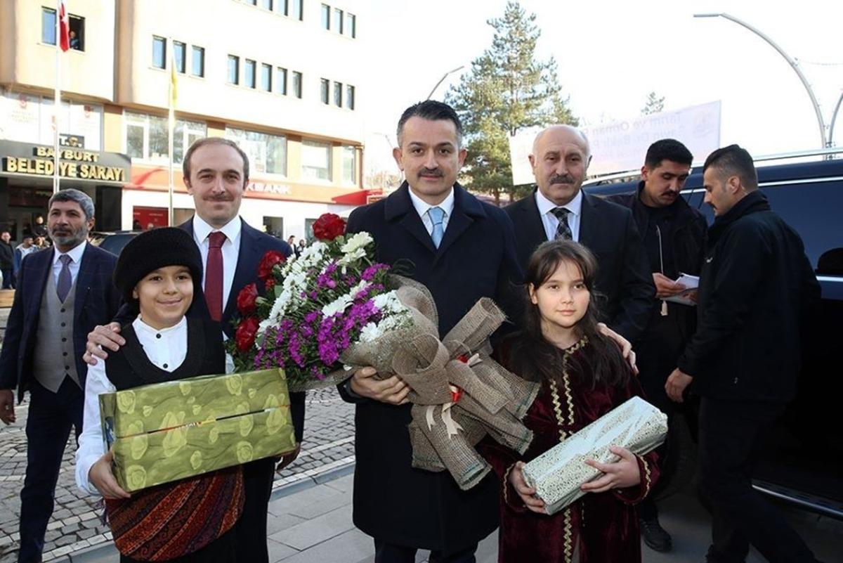 Bakan Pakdemirli Bayburt Valiliğini ziyaret etti