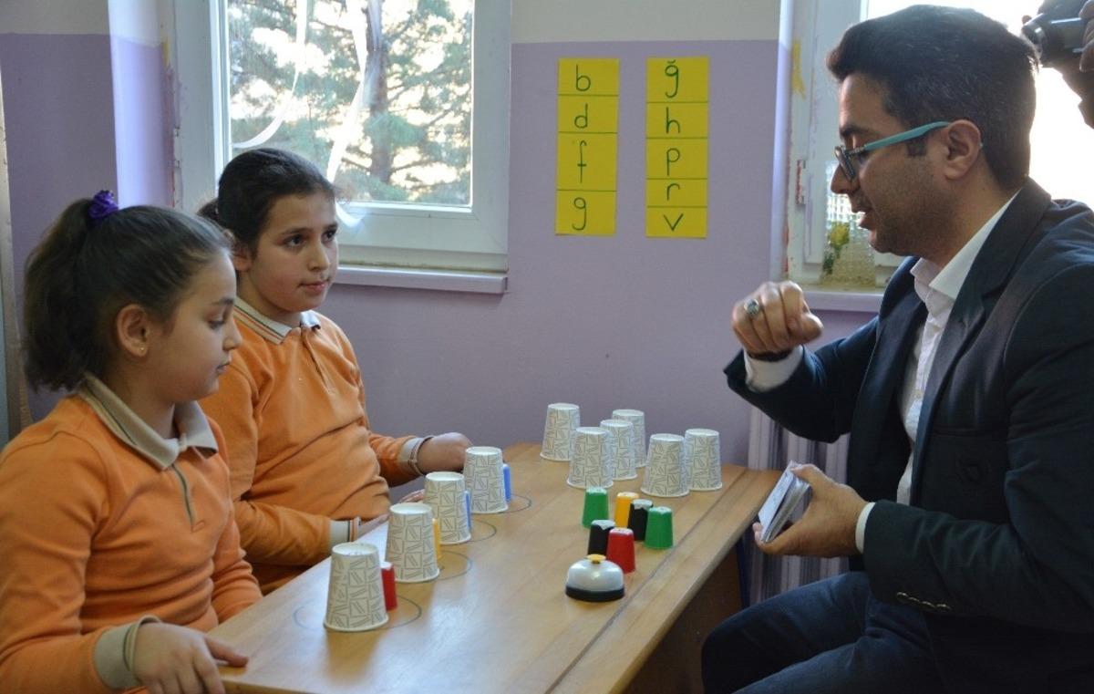 &Ouml;zel &ouml;ğrenciler i&ccedil;in okuma-yazmayı kolaylaştıran proje: &ldquo;Hecele, Grupla Yazmayı Bardakla Kolayla&rdquo;