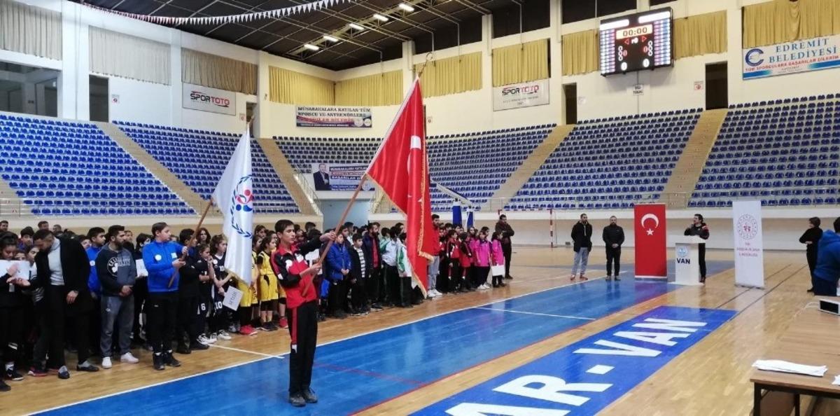 Analig Basketbol Grubu m&uuml;sabakaları Van&rsquo;da başladı