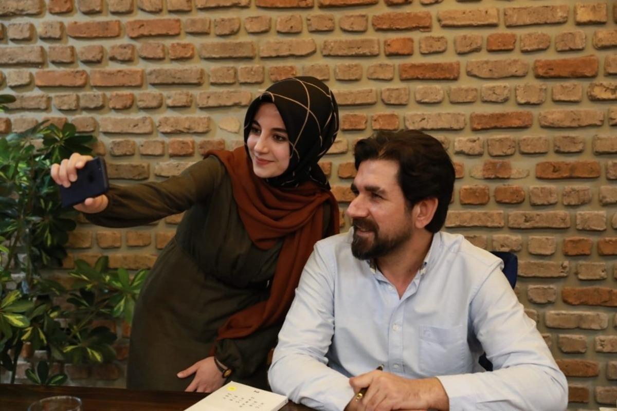 Yazar ve Tv Programcısı Serdar Tuncer, Atat&uuml;rk &Uuml;niversiteli &ouml;ğrencilerle buluştu