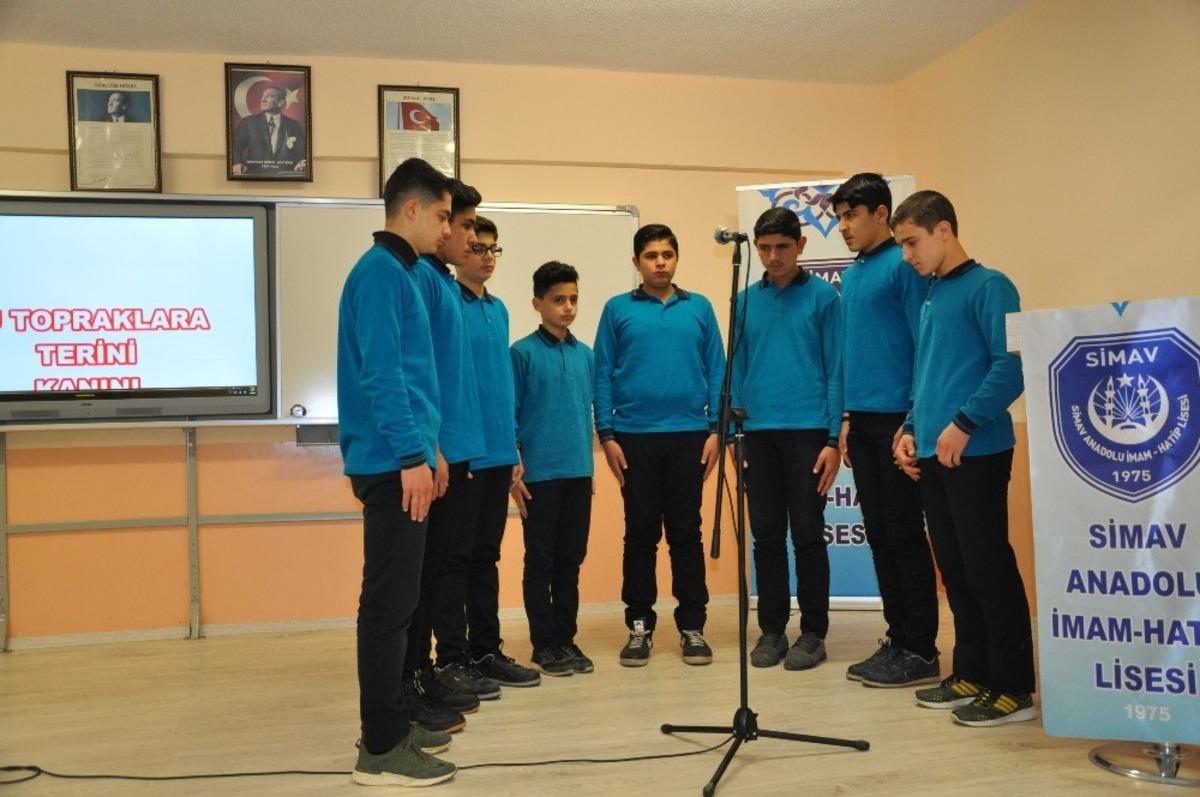 Yabancı uyruklu &ouml;ğrencilerin İstiklal marşı coşkusu