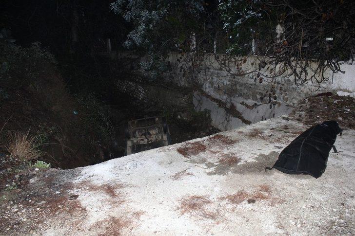 Ağabeyenin cesediyle 10 saat kurtarılmayı bekledi G3