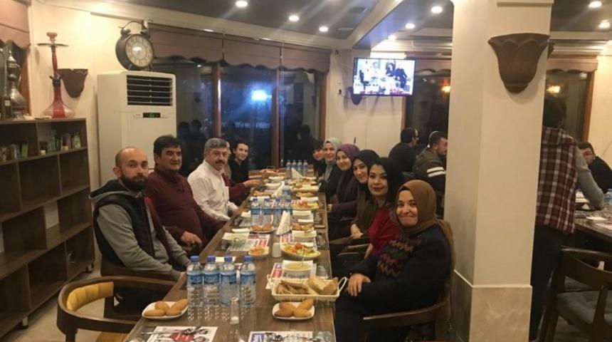 Başkan Ak&ccedil;adurak gen&ccedil;lerle buluştu