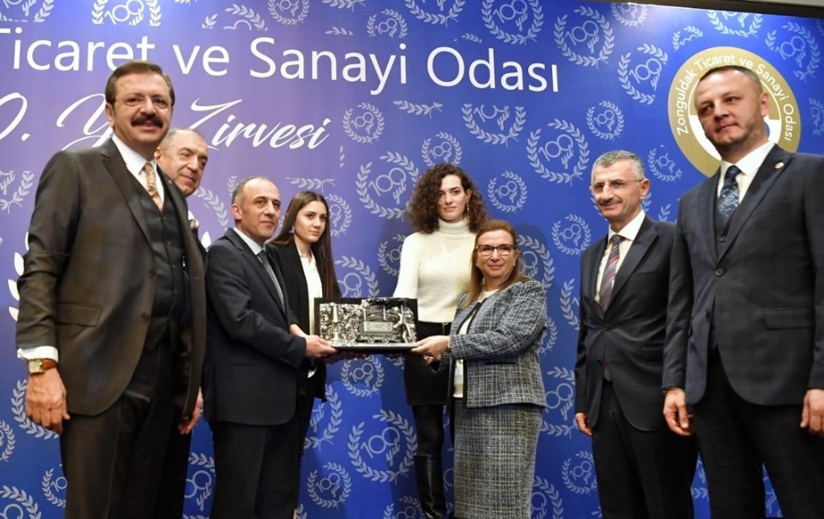 Bakan Pekcan: "2020 yılının k&uuml;resel ekonomide daha rahat bir yıl olacağını ve T&uuml;rkiye i&ccedil;in de başarılı yıl olacağını &ouml;ng&ouml;r&uuml;yoruz"