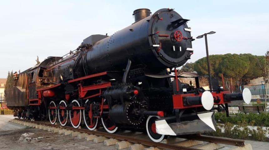 Son lokomotif istasyon meydanına