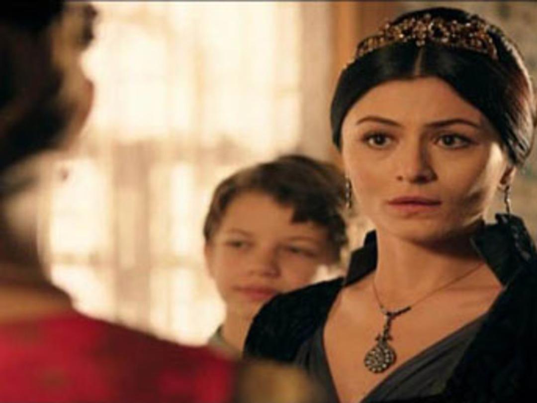 Magazin g&uuml;ndemine bomba gibi d&uuml;şen olay