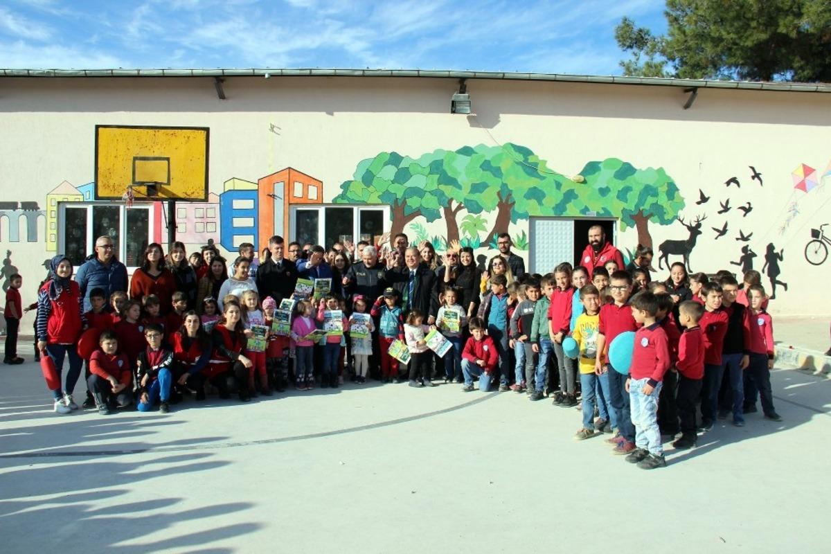 Kırsaldaki &ccedil;ocukların y&uuml;z&uuml; Kızılay ile g&uuml;l&uuml;yor