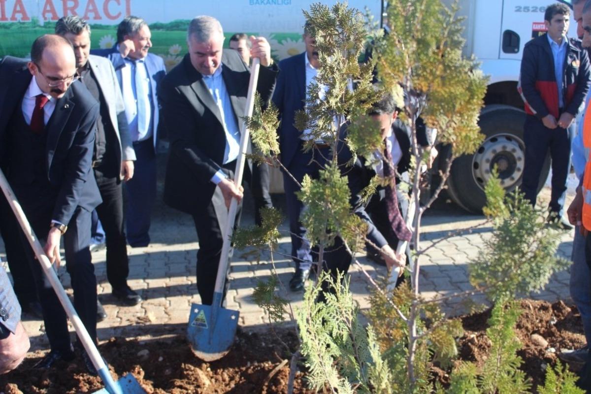 Başkan Turanlı: &ldquo;Hep birlikte daha yeşil bir Kahta i&ccedil;in&rdquo;