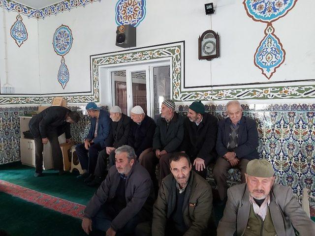 Boyalıca Camii’nde sabit oturaklar kaldırıldı