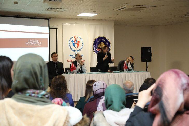 Şahin, kız öğrencilerle bir araya geldi G2