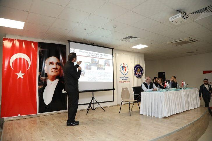 Şahin, kız öğrencilerle bir araya geldi G3