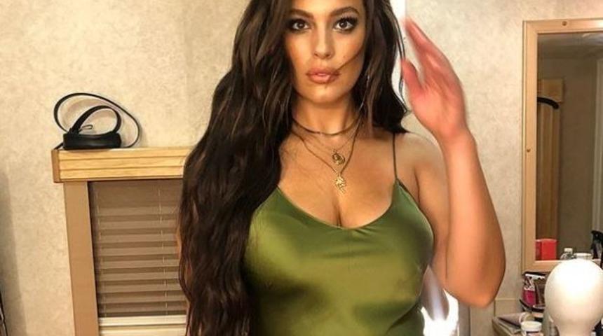 Karnı burnunda olan Ashley Graham eşine &ccedil;ıplak poz verdi