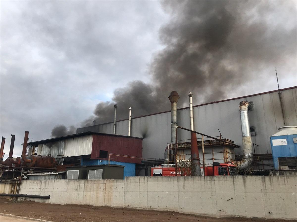 Kocaeli'de end&uuml;striyel geri d&ouml;n&uuml;ş&uuml;m fabrikasında yangın