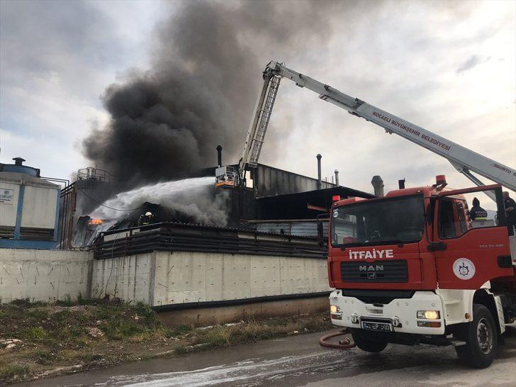 Kocaeli'de endüstriyel geri dönüşüm fabrikasında yangın G3