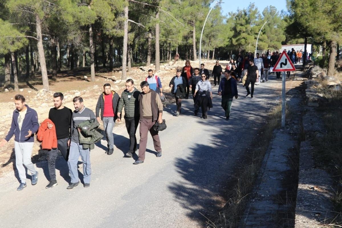 Karak&ouml;pr&uuml;&rsquo;de &ouml;ğretmenler doğa ve sağlık i&ccedil;in y&uuml;r&uuml;d&uuml;