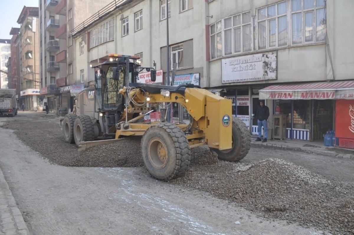 Y&uuml;ksekova Belediyesi&rsquo;nden stabilize yol &ccedil;alışmaları devam ediyor