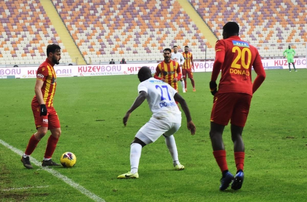 S&uuml;per Lig: Yeni Malatyaspor: 0 - &Ccedil;aykur Rizespor: 1 (İlk yarı)