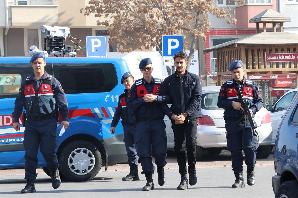 Kayseri'de evinde uyuşturucu imal ettiği iddiasıyla Iraklı ş&uuml;pheli yakalandı