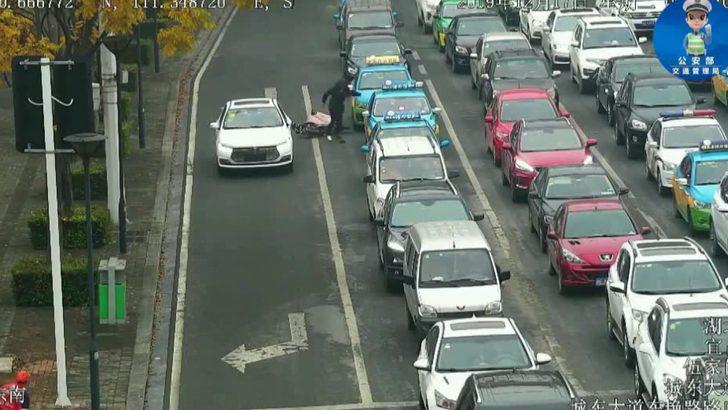 Çin'de kadın ve kocasına 10 dakika arayla aynı yerde otomobil çarptı G5