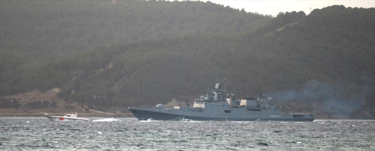 Rus askeri gemisi &Ccedil;anakkale Boğazı'ndan ge&ccedil;ti