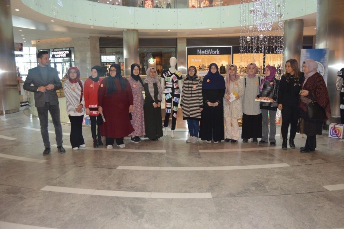 Afyonkarahisar&rsquo;da sosyal medya bağlılığı anketi yapıldı