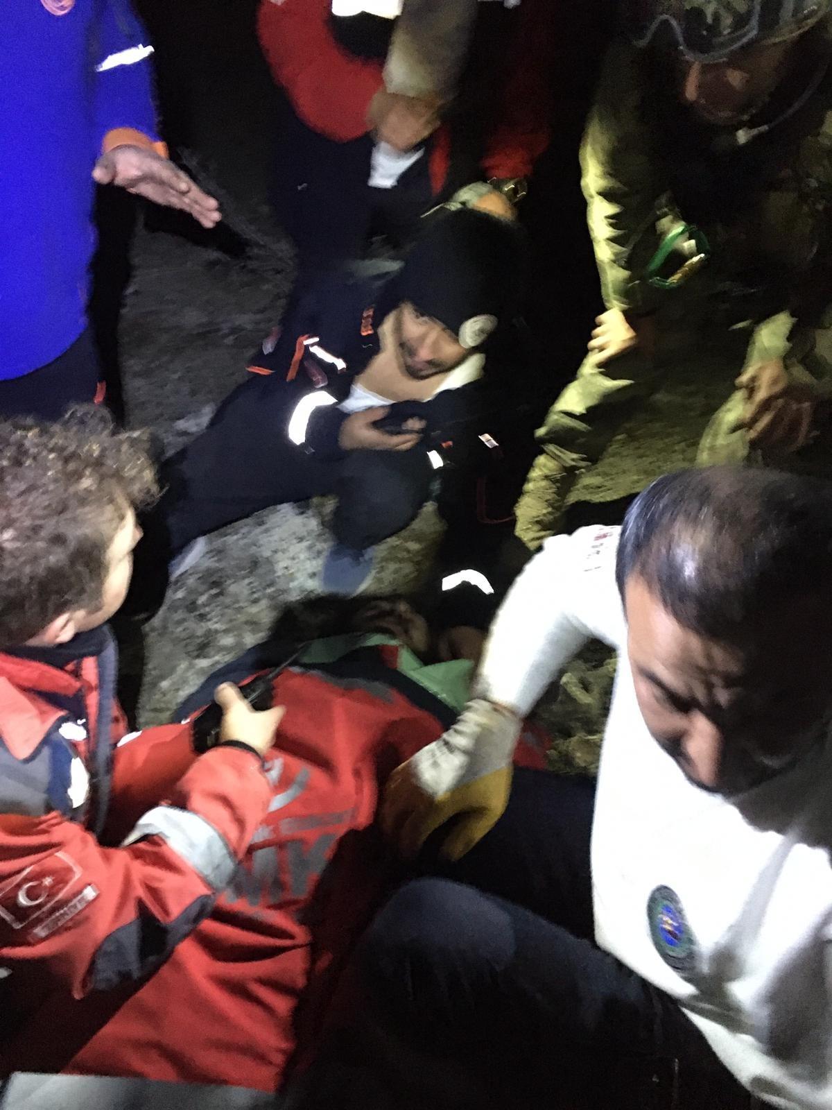 U&ccedil;urumdan yuvarlanan bisiklet&ccedil;iyi MAK timleri helikopterle kurtardı