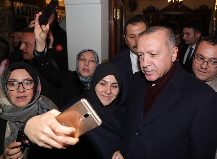 Cumhurbaşkanı Erdoğan vatandaşlarla boza içti G5